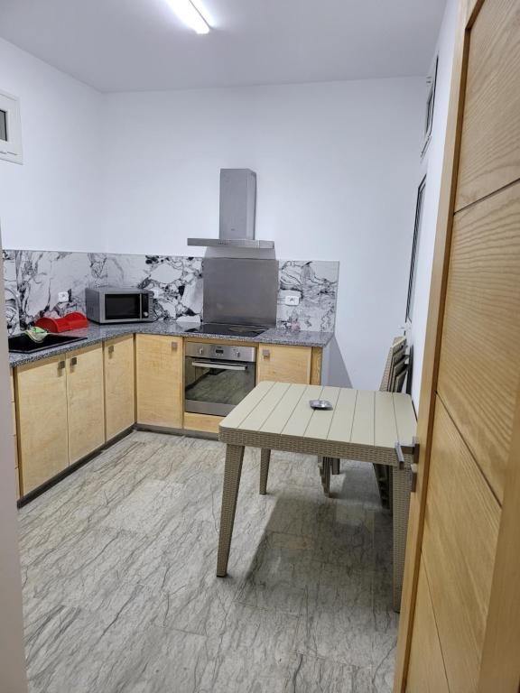 Kuchyň nebo kuchyňský kout v ubytování Ras Jebel appartements