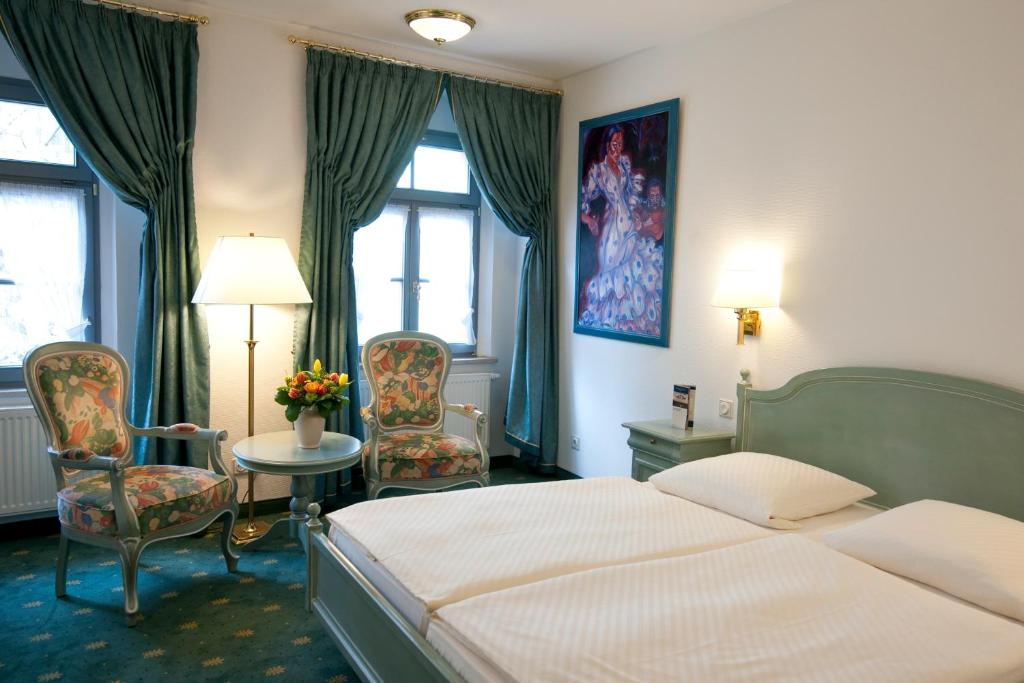 Postel nebo postele na pokoji v ubytování Hotel GARNI Residenz Am Markt Meißen