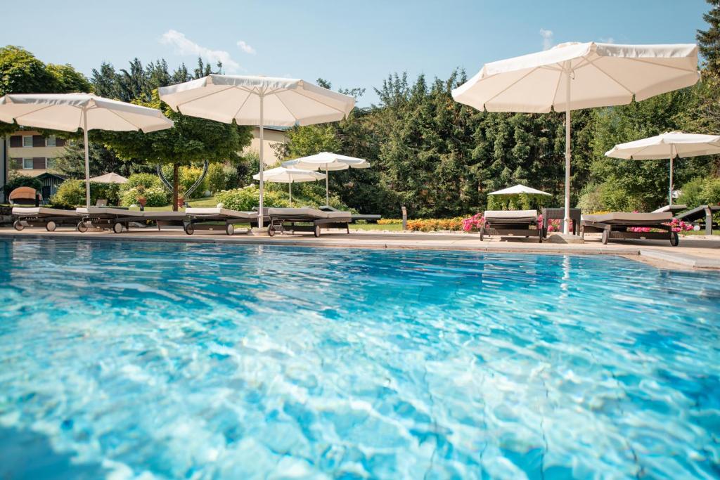 Bazén v ubytování Hotel Bismarck nebo v jeho okolí