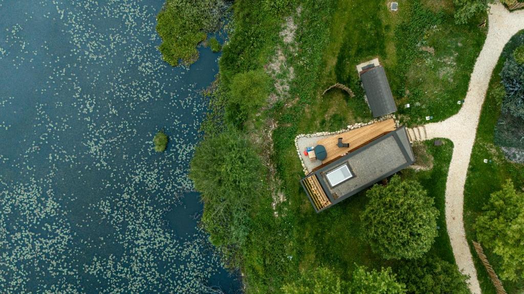 Bleu Minuit La Rive Etoilée - Duo Lodge On Land – Panoramic Pond View