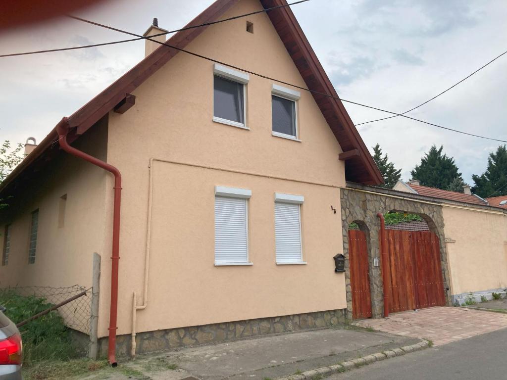 House with parking possibility 1038 Budapest, Honvéd utca 1 b kép - 1