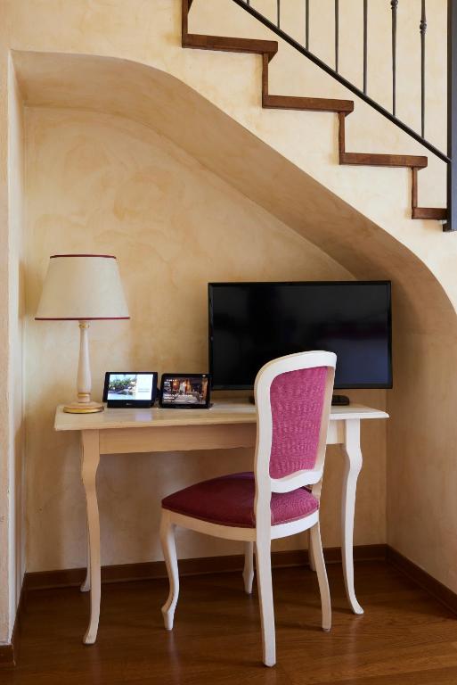 TV a/nebo společenská místnost v ubytování Hotel Borgo Di Cortefreda - Place of Charme