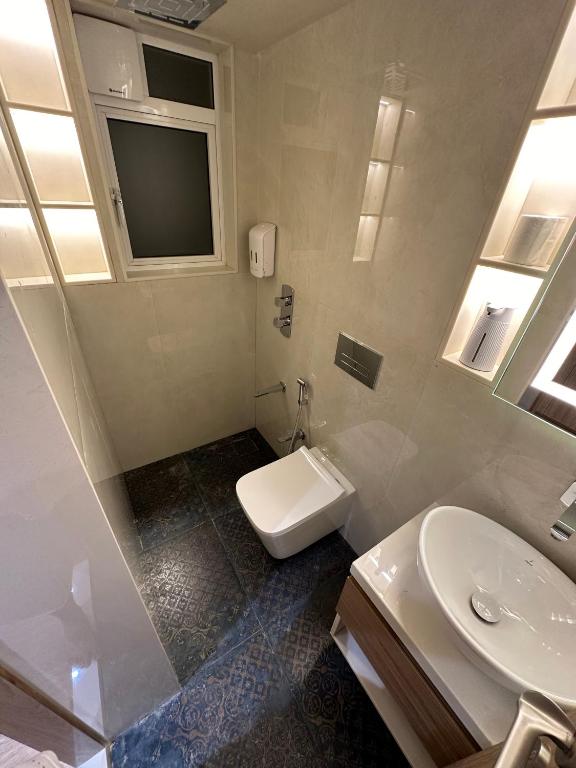 Koupelna v ubytování Rudraya Homes - Cozy Premium Serviced Apartments Khar - next to Bandra