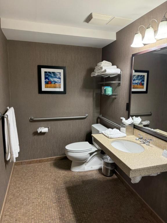 Normandy Farm Hotel & Conference Center - Queen Room - Disability Access