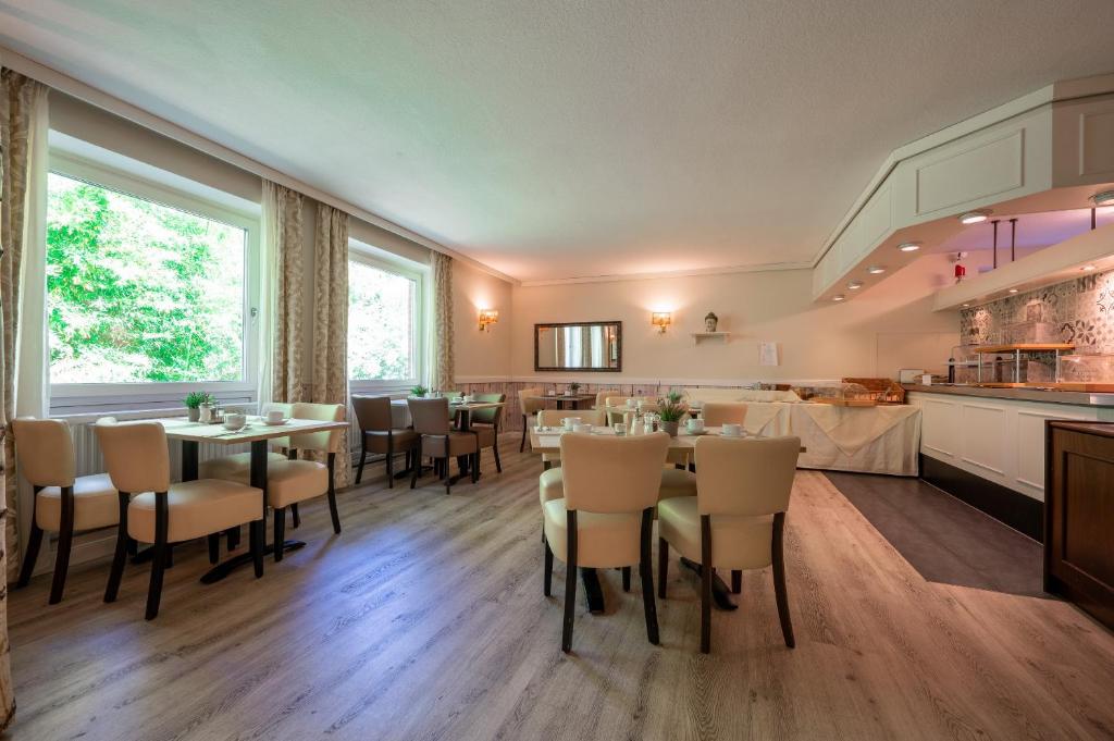 Kuchyň nebo kuchyňský kout v ubytování Hotel Waldkur