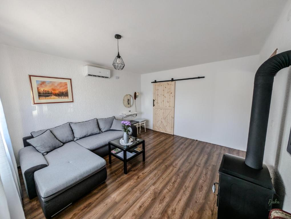 Kuća za odmor Fjaka - One-Bedroom House