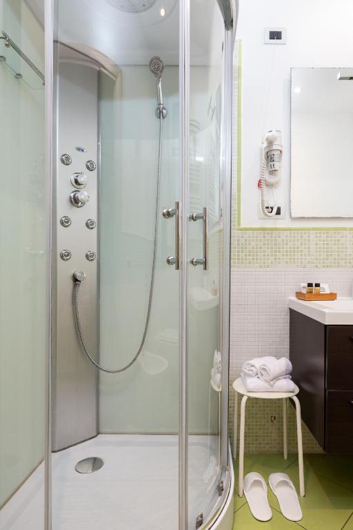 A bathroom at Next Stop St Peter Rome