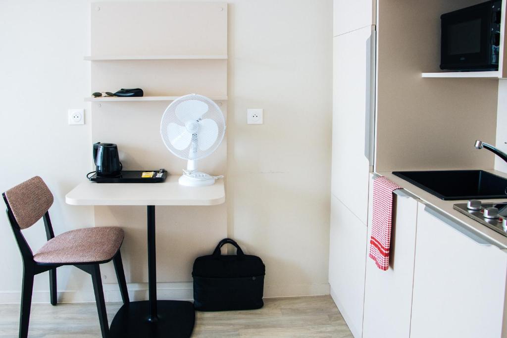 Kuchyňa alebo kuchynka v ubytovaní Twenty Business Flats Lille - Bayard