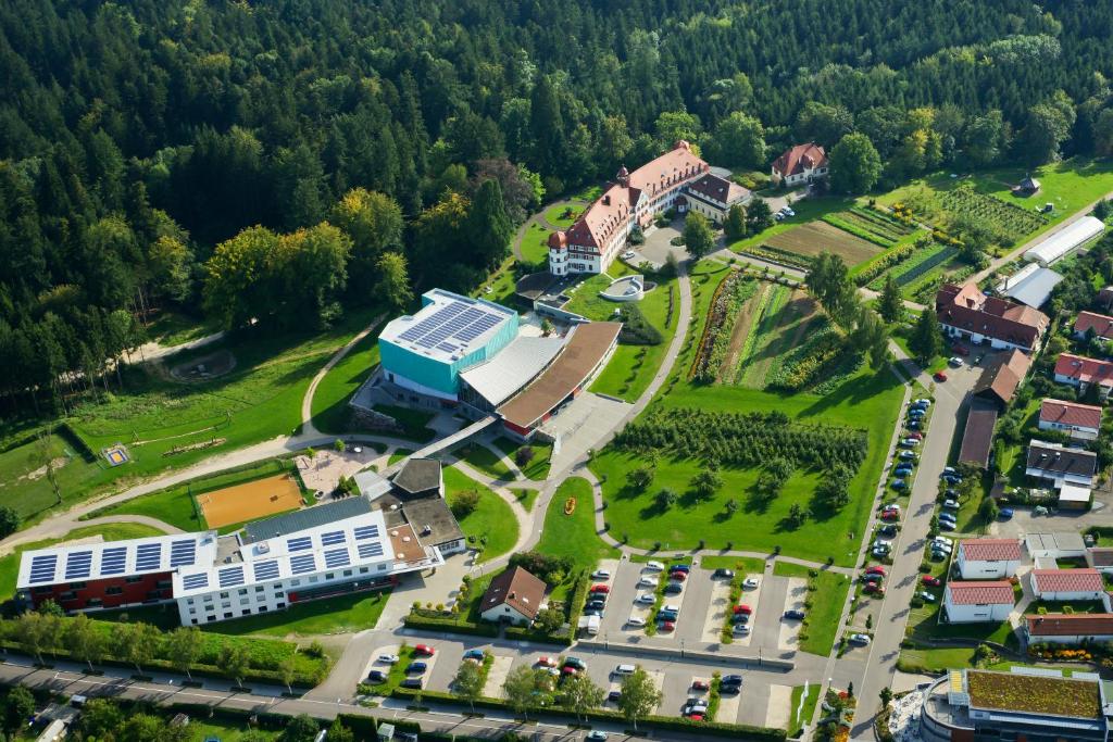 Letecký snímek ubytování Schönblick. Christliches Gästezentrum