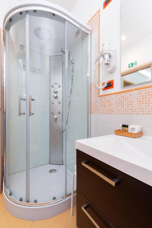 A bathroom at Next Stop St Peter Rome