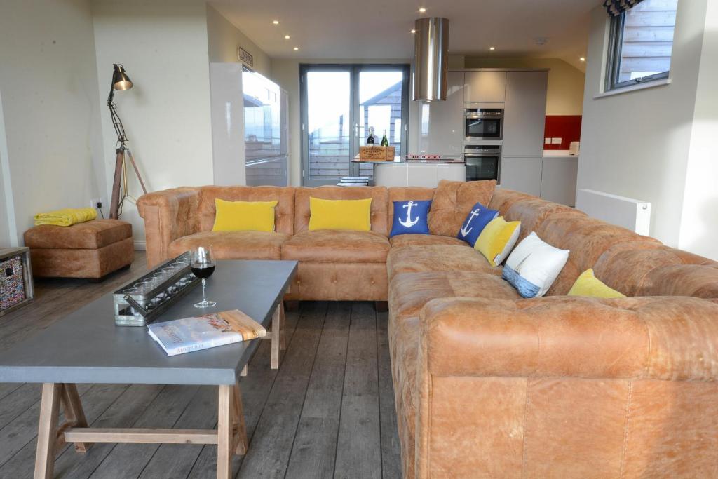 King George Penthouse 4