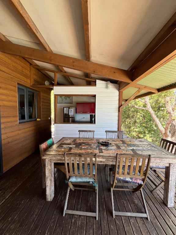 Kuchyň nebo kuchyňský kout v ubytování Cottage chaleureux avec vue mer et piscine