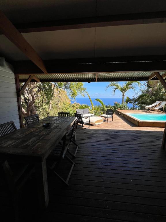 Bazén v ubytování Cottage chaleureux avec vue mer et piscine nebo v jeho okolí