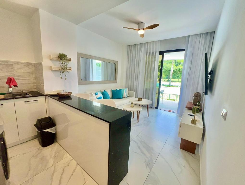 TV a/nebo společenská místnost v ubytování Spectacular ground floor with direct access to the infinity pool and views of the golf course-G115 Star