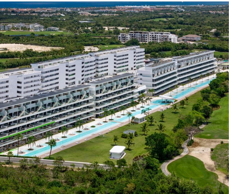 Bazén v ubytování Spectacular ground floor with direct access to the infinity pool and views of the golf course-G115 Star nebo v jeho okolí