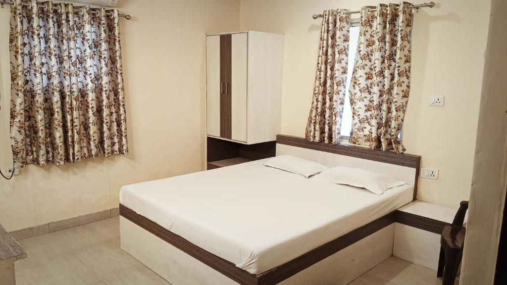 HARIDHAM GUEST HOUSE - Deluxe Double Room (2 Adultos + 1 Niño)