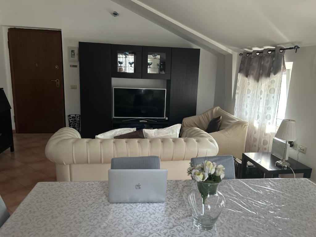 TV/trung tâm giải trí tại Home sweet home