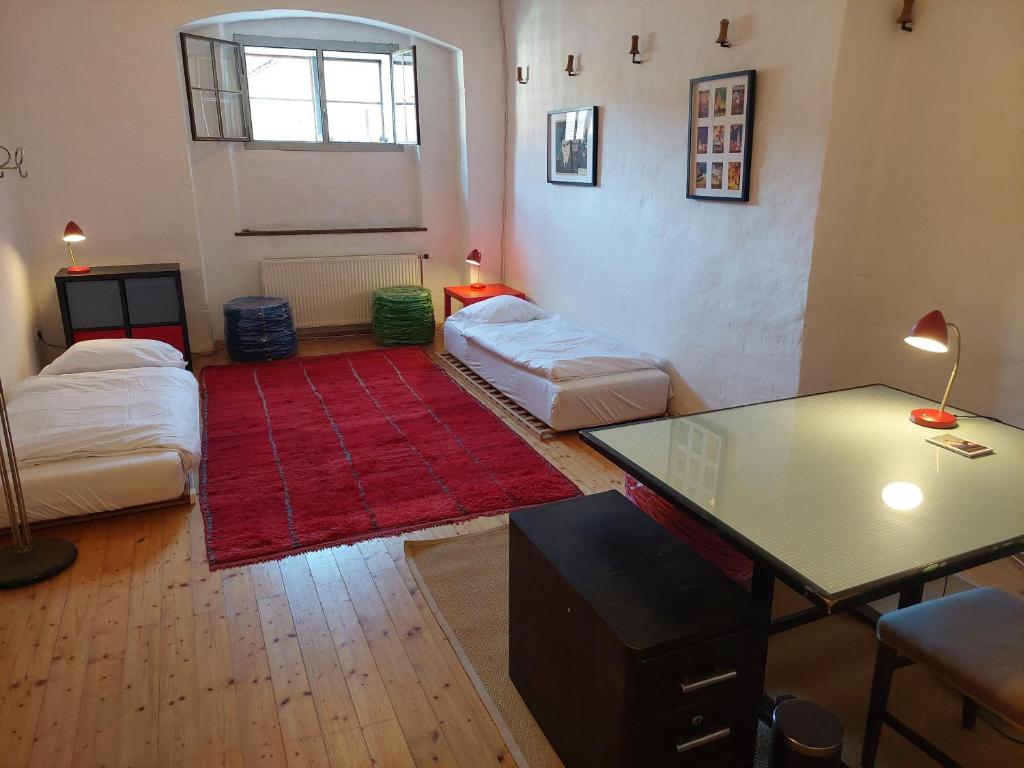 Postel nebo postele na pokoji v ubytování Cool Flat at Renaissance Castle - 3BR