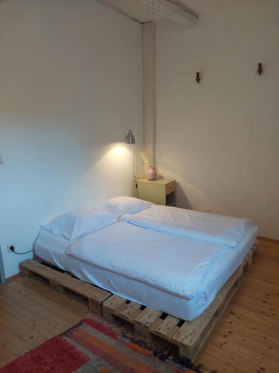 Postel nebo postele na pokoji v ubytování Cool Flat at Renaissance Castle - 3BR