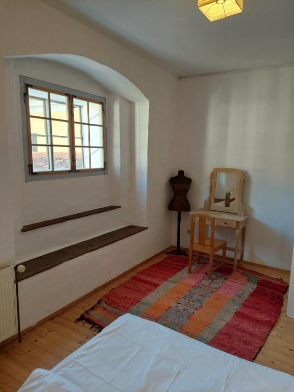 Postel nebo postele na pokoji v ubytování Cool Flat at Renaissance Castle - 3BR