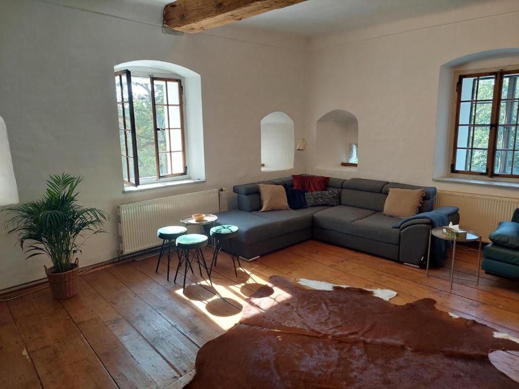 Posezení v ubytování Cool Flat at Renaissance Castle - 3BR