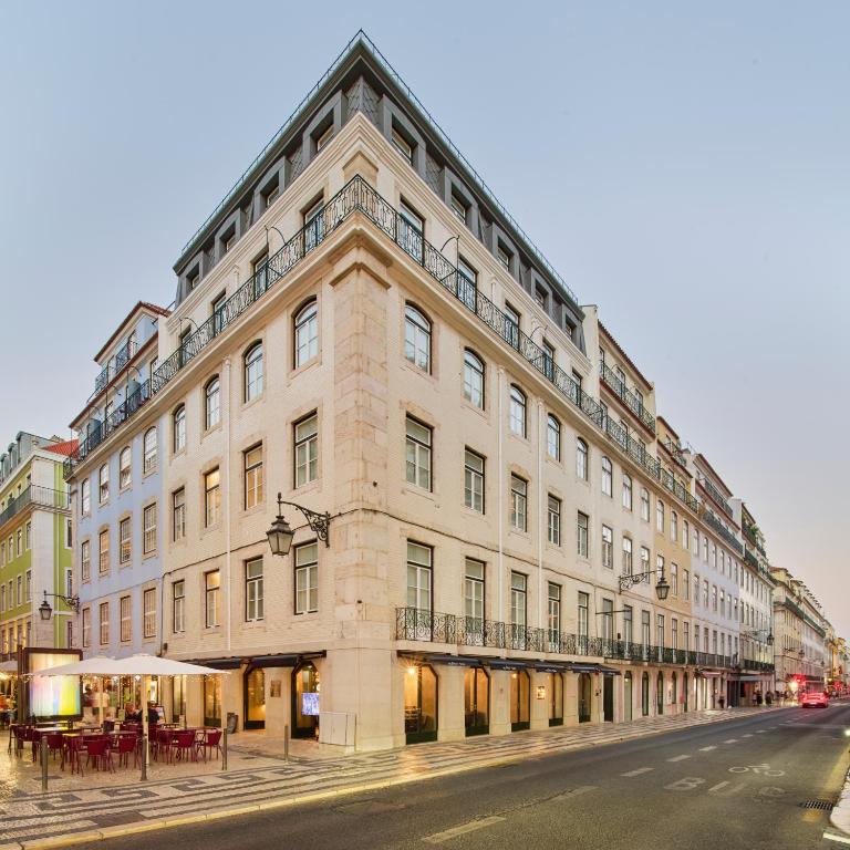 a large white building on the side of a street at Hotel Moon & Sun Lisboa in Lisbon