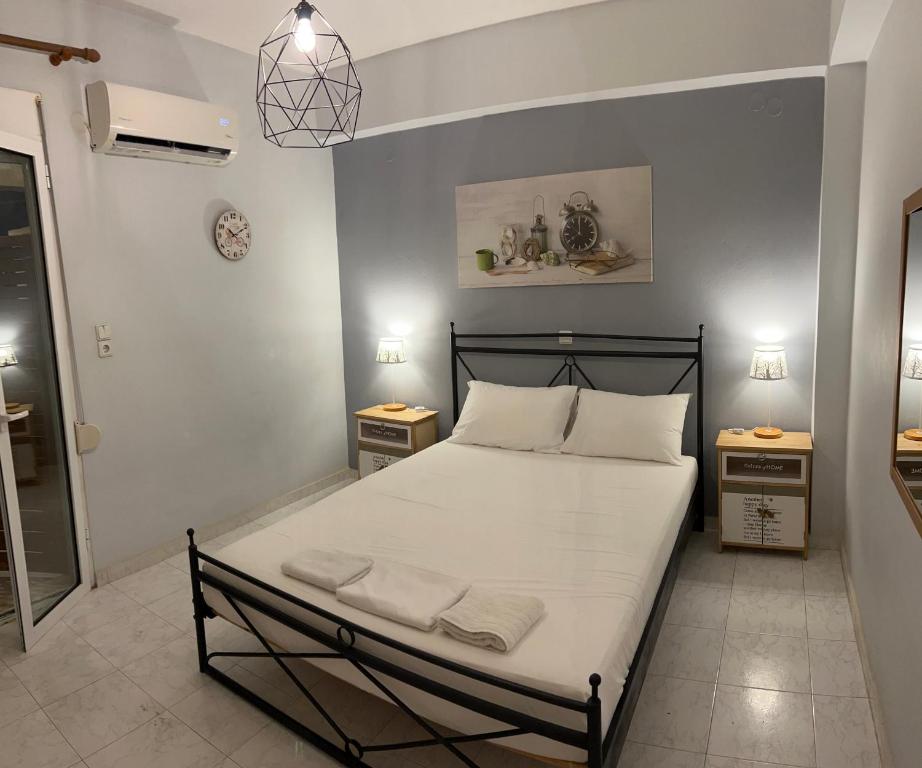 Katil atau katil-katil dalam bilik di Menelaos Apartments