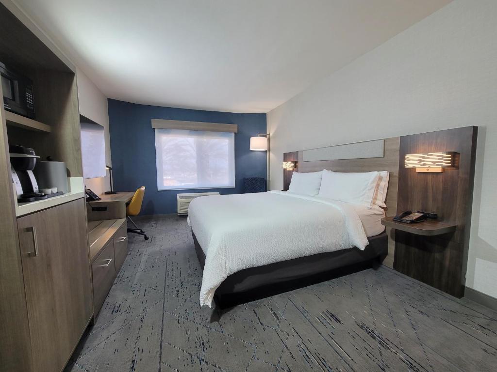 Postel nebo postele na pokoji v ubytování Holiday Inn Express San Diego South - Chula Vista by IHG