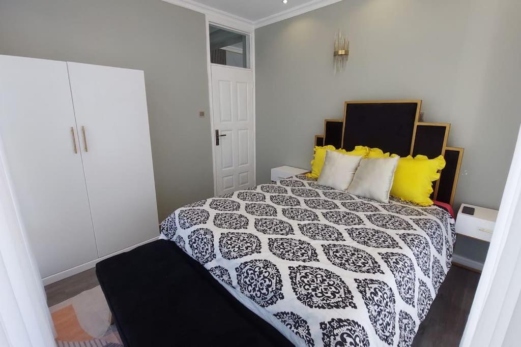 Postel nebo postele na pokoji v ubytování JK Residence Kikuyu