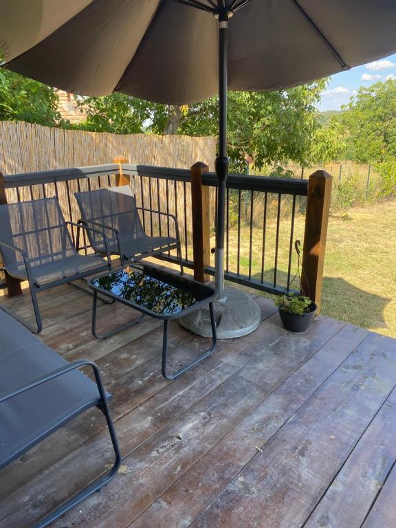Balkón nebo terasa v ubytování Tiny house Neny Fruška gora