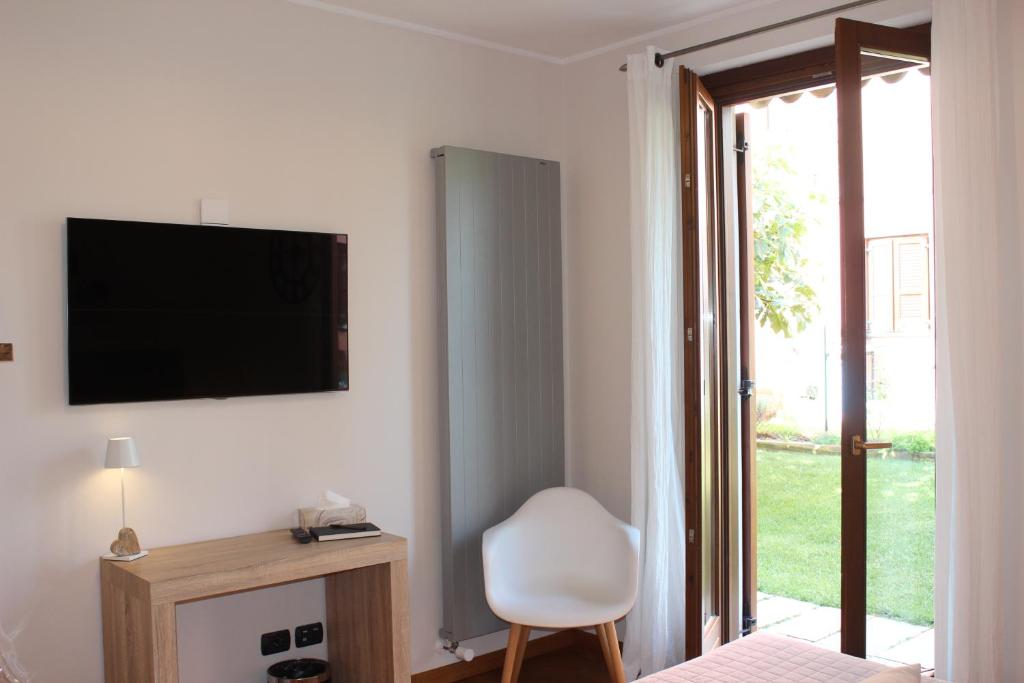 TV a/nebo společenská místnost v ubytování Due Lune B&B