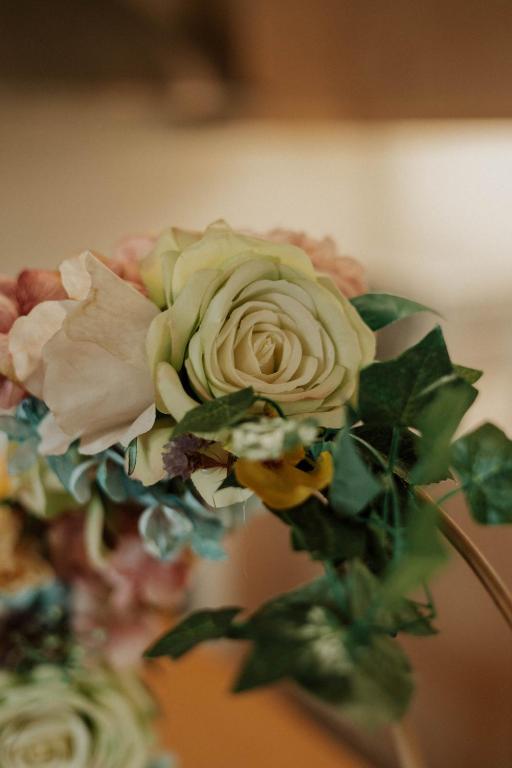 a bouquet of white and pink roses in a vase at Elia House Nafplio in Nafplio