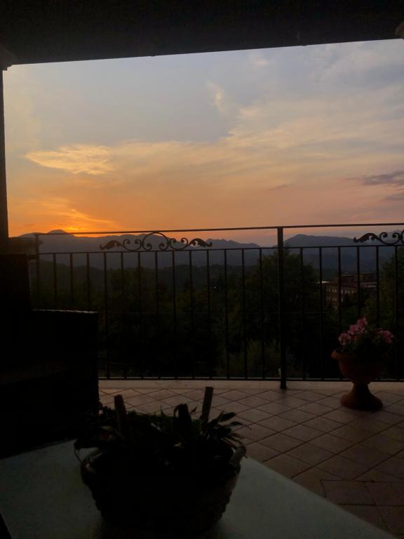 Východ nebo západ slunce při pohledu z bed and breakfast nebo okolí