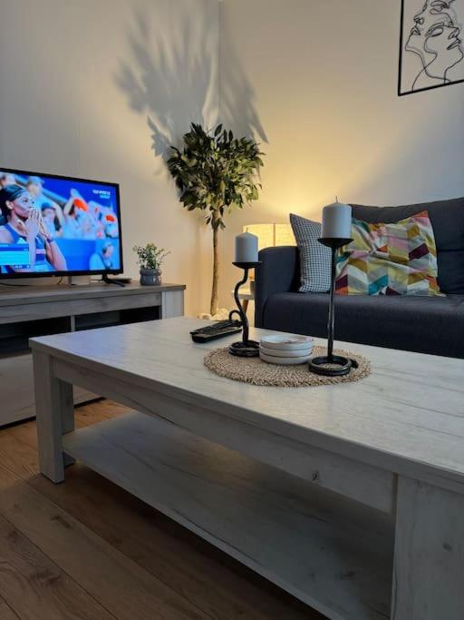 TV a/nebo společenská místnost v ubytování Caravaggio Apartman