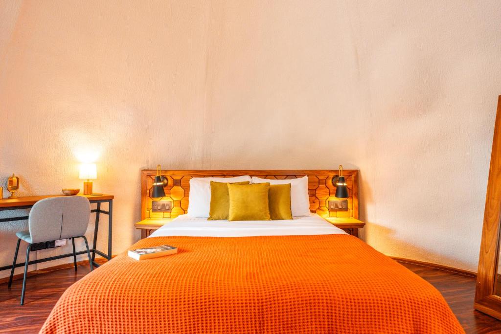 Ein Bett oder Betten in einem Zimmer der Unterkunft Bambuda Castle