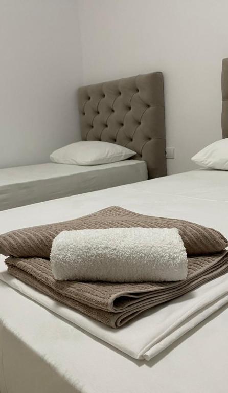 Postel nebo postele na pokoji v ubytování Apartments Drini