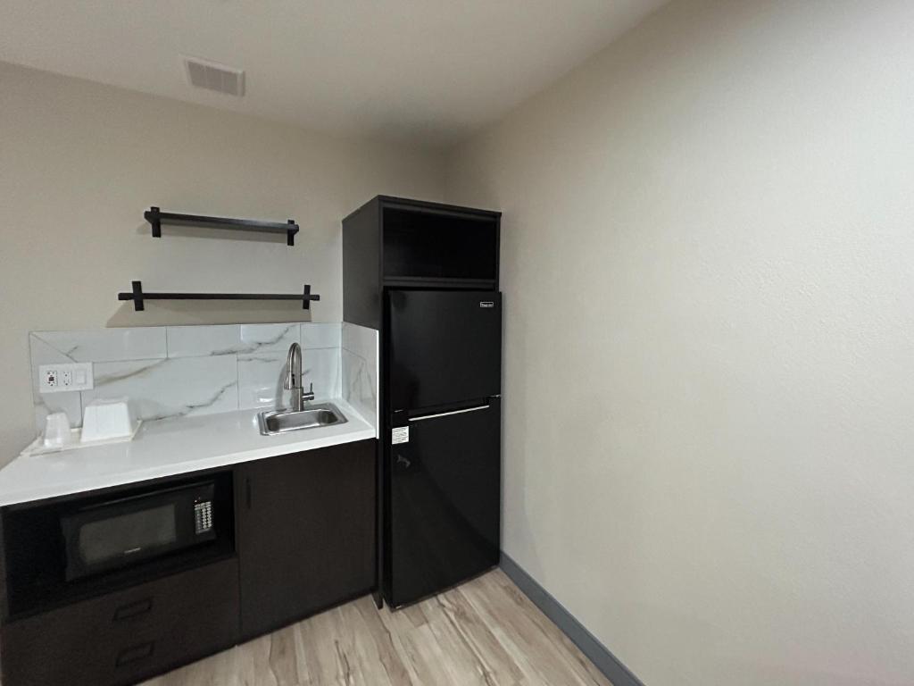 Studio 6 Suites Cameron Park, CA Folsom - Queen Suite - Non-Smoking