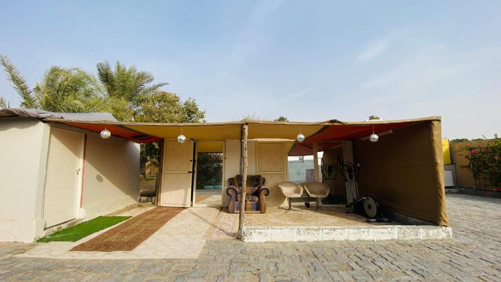 Patio nebo venkovní prostory v ubytování private farmhouse Tent Room
