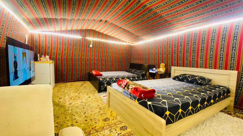 Postel nebo postele na pokoji v ubytování private farmhouse Tent Room
