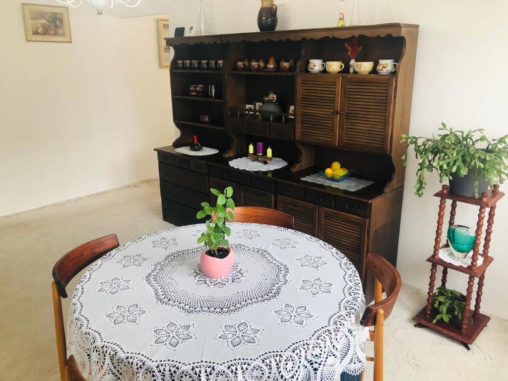 Fotografie z fotogalerie ubytování Apartmány Zelená Hora s velkou zahradou ve Žďáru nad Sázavou