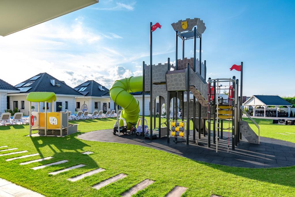 Herní místnost nebo prostor pro děti v ubytování Family Resort Ustka - Domki dwupoziomowe z basenem