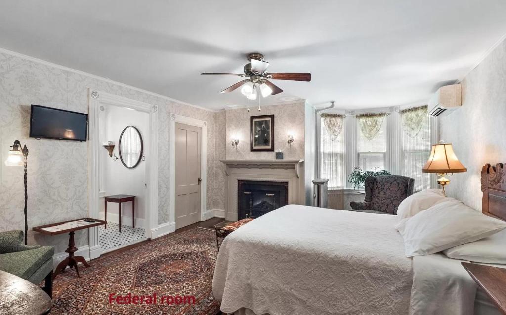 Wainwright Inn - Deluxe Queen Room