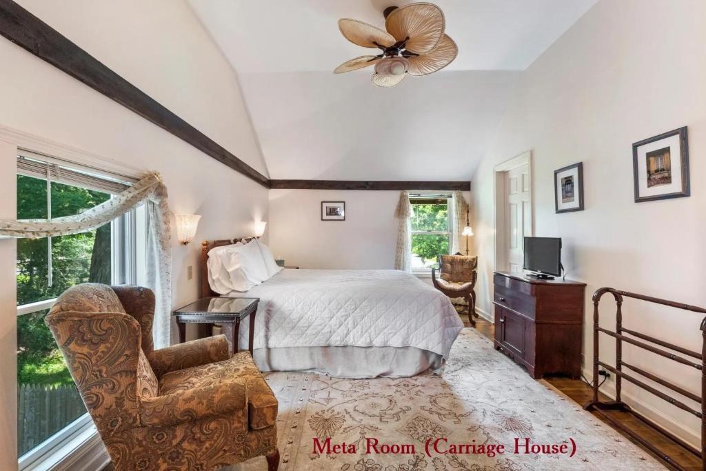 Wainwright Inn - Deluxe Queen Room