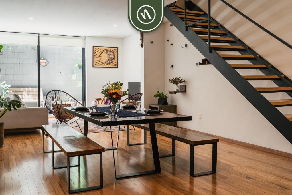 Gambar di galeri bagi Two Story 2 BR Condo with Patio in Roma Norte di Mexico City