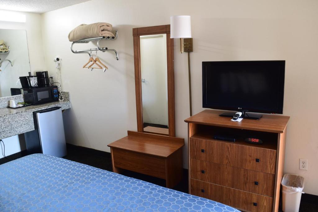 Value Inn - Livonia - Suite Standard