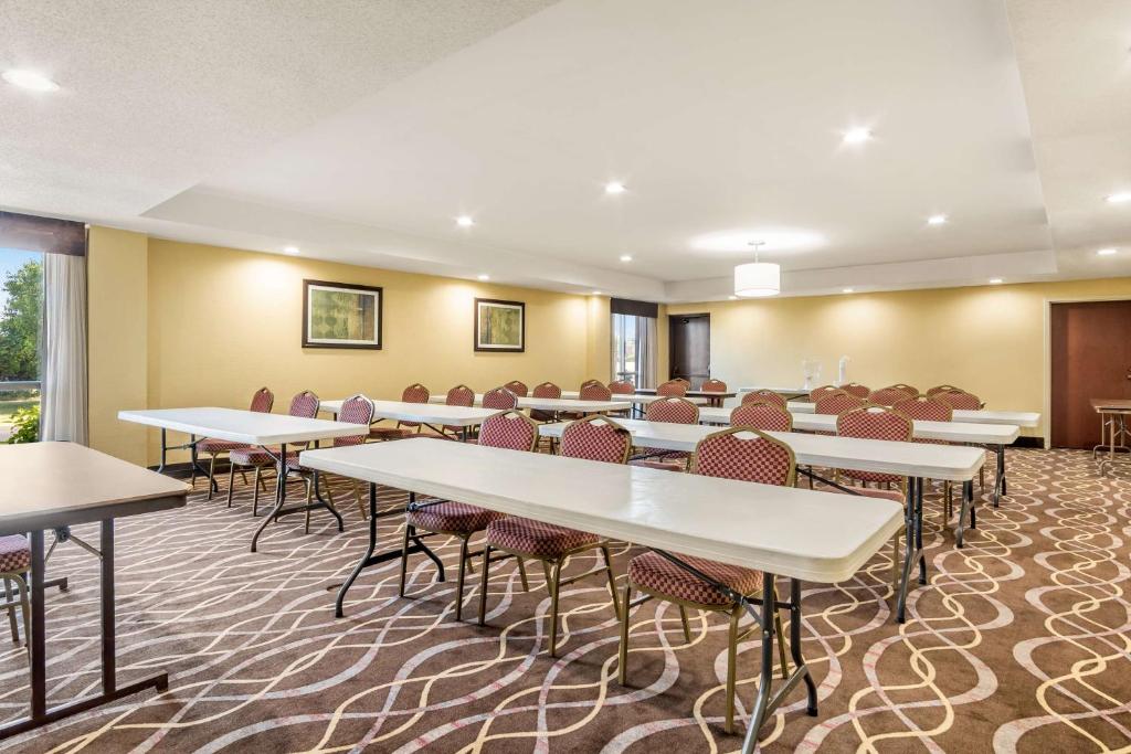 AmericInn by Wyndham Grand Rapids Airport North photo