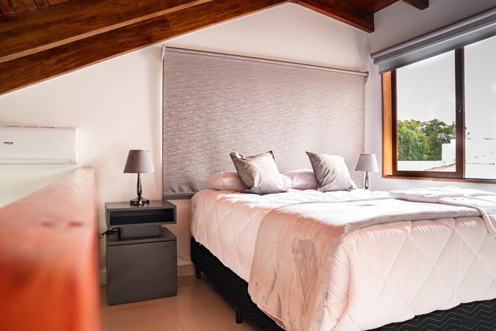 Postel nebo postele na pokoji v ubytování home 333 loft 334