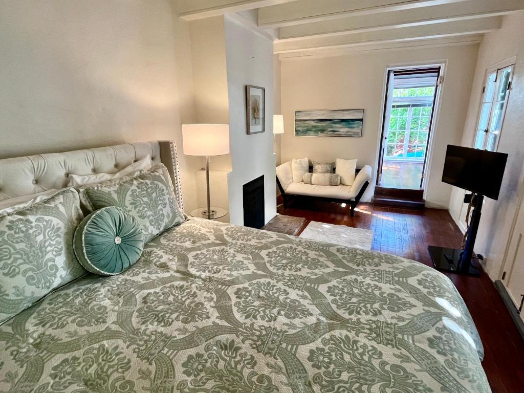 The Lanaux Mansion photo