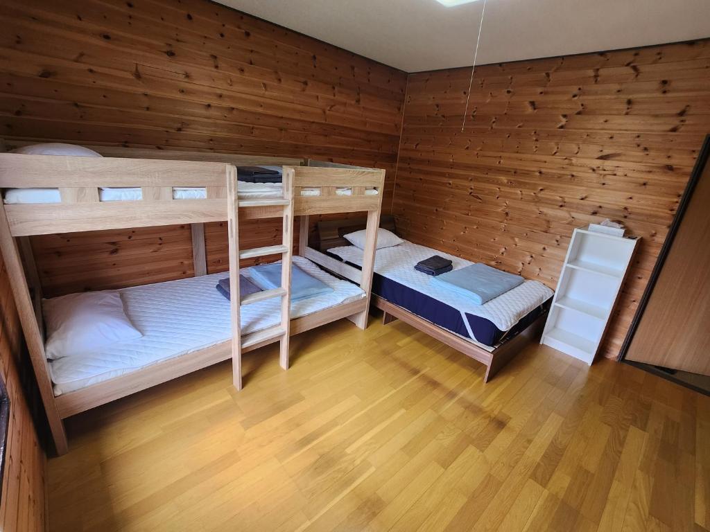 Postel nebo postele na pokoji v ubytování ロッヂノエル