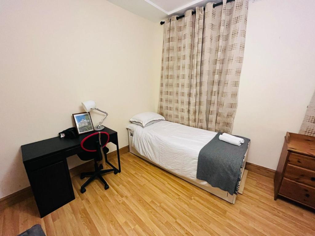 Postel nebo postele na pokoji v ubytování Dormitorio Grande D08